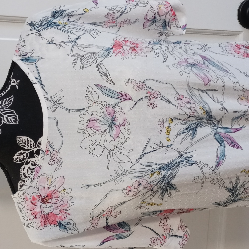 🪻Buffalo David Bitton🪻- White/Multi Floral S/S Tie Front Top - Picture 6 of 14